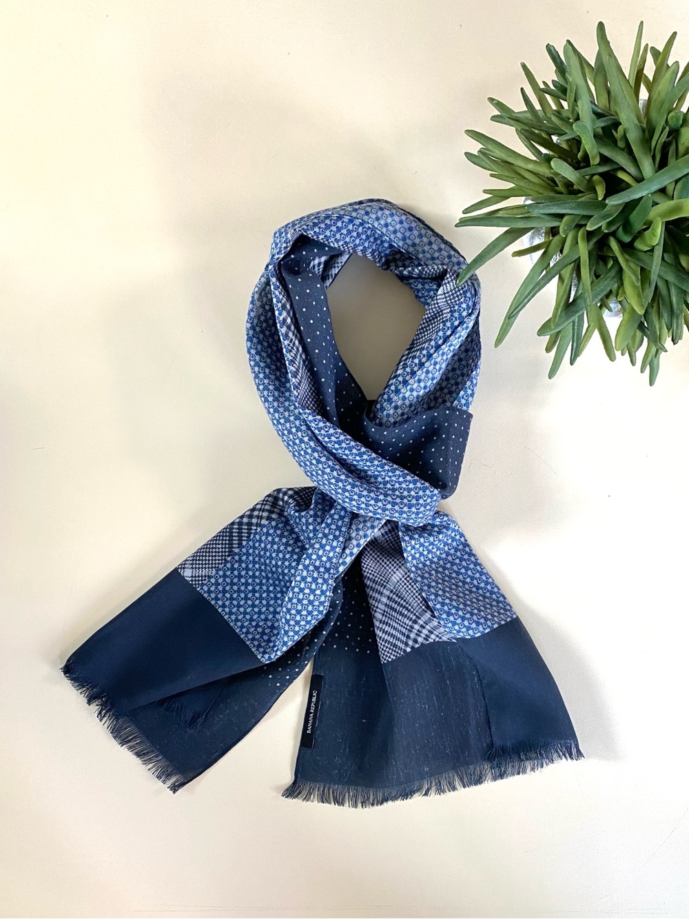 BANANA REPUBLIC - Men’s Classic Blue Patterned Colorblock Scarf